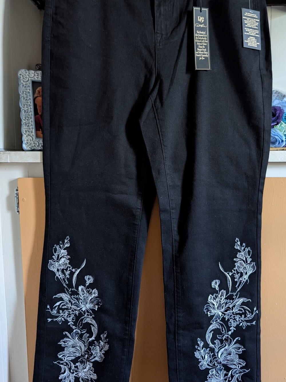 DG2 Black High-Waist Comfort New Jeans with White Signature Embroidery